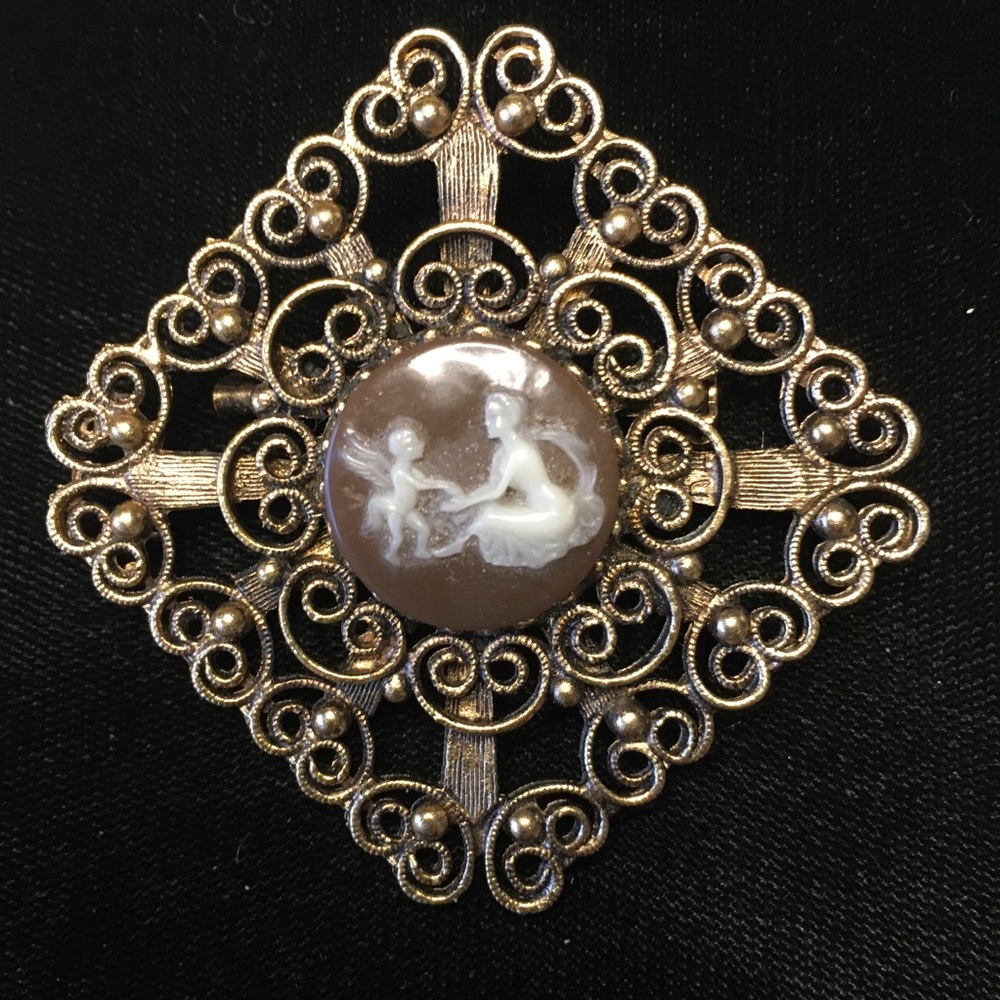 Brooch cameo Woman and Child
